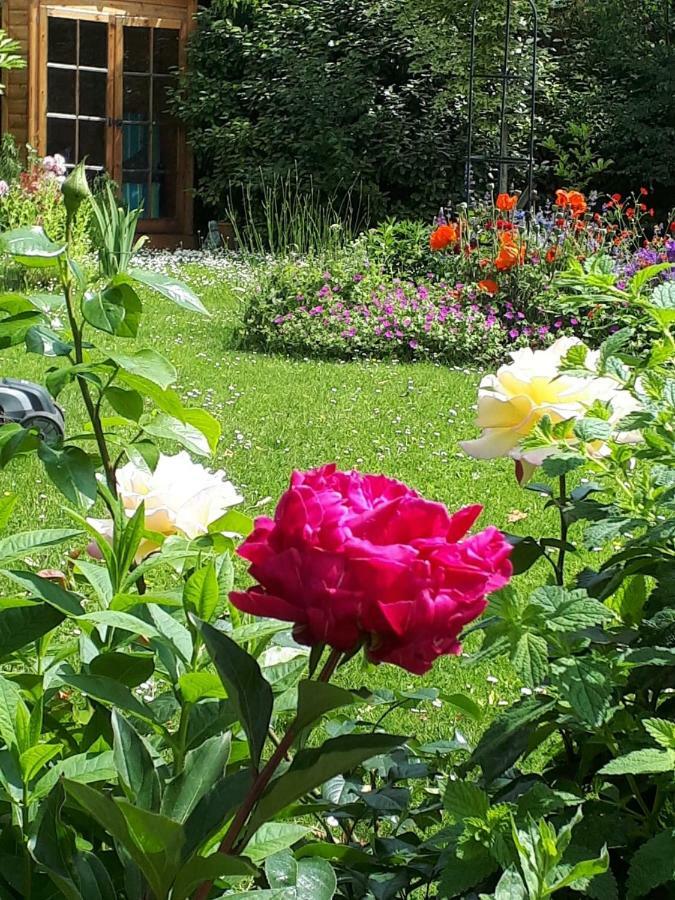 Santi Bhavana Bed & Breakfast Уестбъри Екстериор снимка