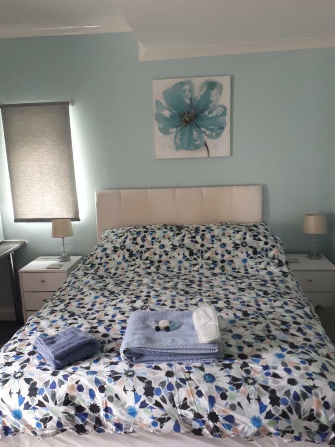 Santi Bhavana Bed & Breakfast Уестбъри Екстериор снимка