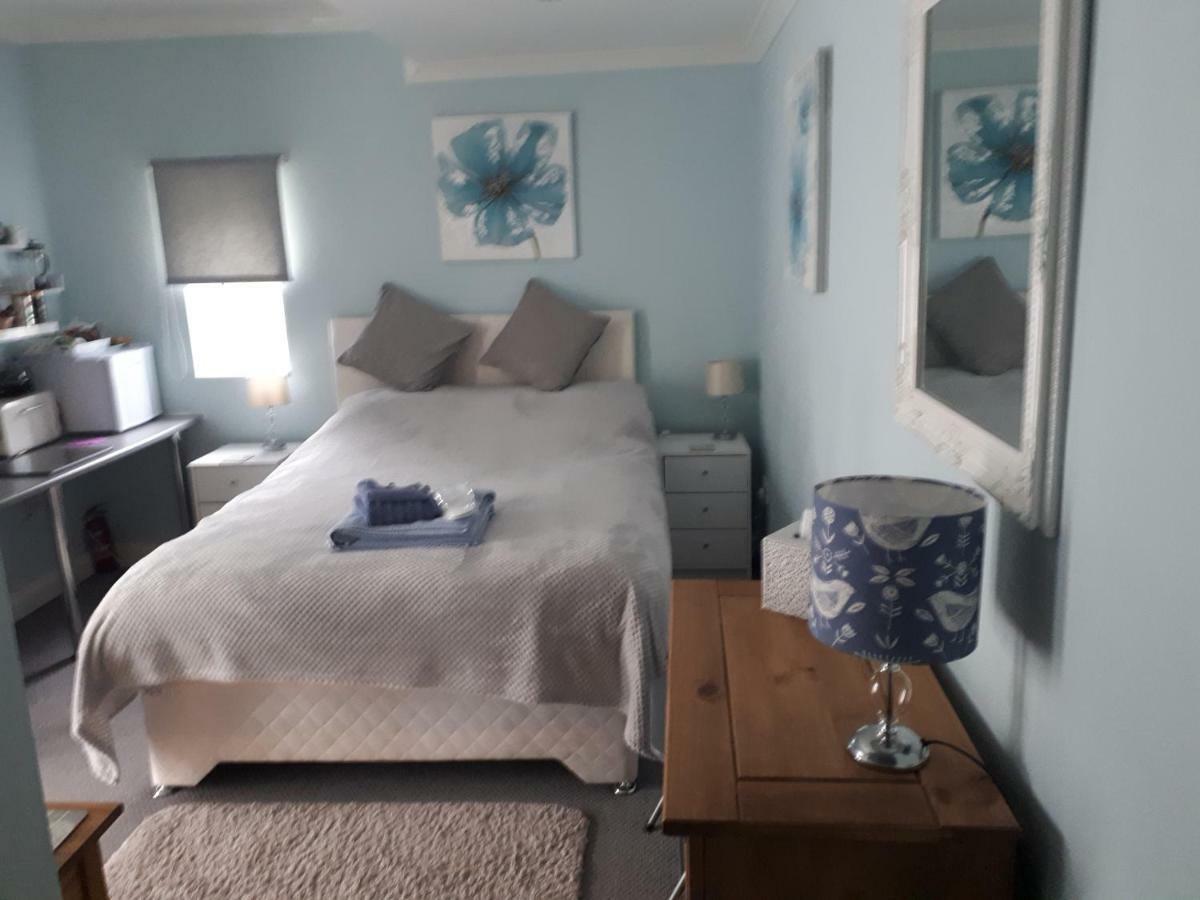 Santi Bhavana Bed & Breakfast Уестбъри Екстериор снимка