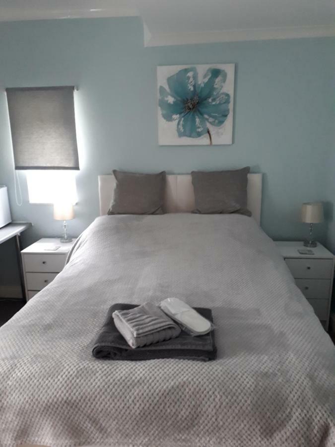 Santi Bhavana Bed & Breakfast Уестбъри Екстериор снимка